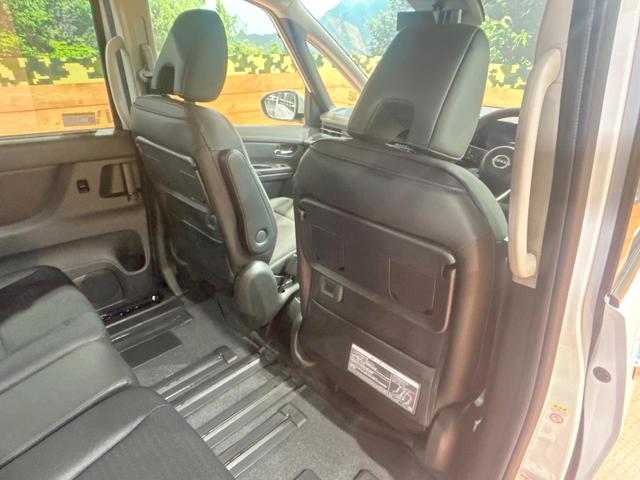 セレナ ｅ－パワー　ハイウェイスターＶ　登録済未使用車　両側電動ドア　１２型ナビ　デジタルインナーミラー　ブラインドスポットモニター　全周囲カメラ　置くだけ充電　ＬＥＤヘッド　オートマチックハイビーム　ＥＴＣ　ハーフレザーシート（52枚目）