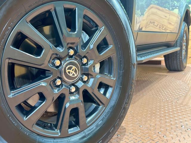 �y�����P�W�C���`�A���~�z�C�[���z�O�ςɃ}�b�`���������A���~�z�C�[���𑕒����Ă���܂��B�e��ЊO�A���~�z�C�[����A�X�^�b�h���X�^�C�����戵�����Ă���܂��B���񂲑��k����������