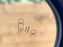 【ブラインドスポットモニター】走行中、ドアミラーの死角になりやすい箇所に後続車が接近するとサイドミラーのレンズに警告を表示!ドライバーに注意喚起をしてくれます。