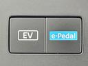 e-パワー ルキシオン 禁煙車 後席モニター 全周囲カメラ プロパイロット ワイヤレス充電 パーキングアシスト 衝突被害軽減システム 両側電動ドア ヘッドアップディスプレイ ビルトインETC 純正16インチAW 車線逸脱警報(51枚目)