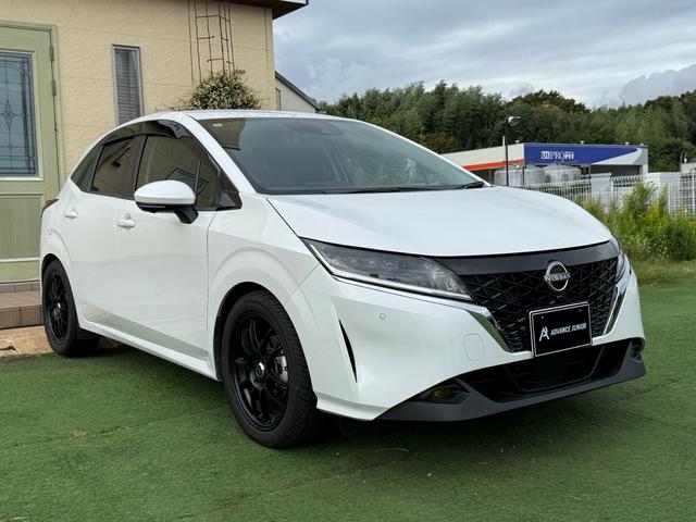 ノート Ｘ　純正ナビ　全周囲カメラ　フルセグ　ＥＴＣ　禁煙車　Ｂｌｕｅｔｏｏｔｈ　ＬＥＤヘッドライト　デジタルインナーミラー　エンケイアルミホイール　ドラレコ　スマートキー　ワンオーナー（3枚目）