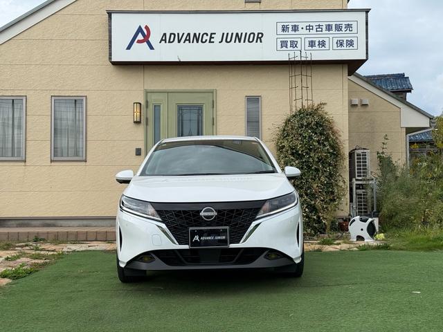 ノート Ｘ　純正ナビ　全周囲カメラ　フルセグ　ＥＴＣ　禁煙車　Ｂｌｕｅｔｏｏｔｈ　ＬＥＤヘッドライト　デジタルインナーミラー　エンケイアルミホイール　ドラレコ　スマートキー　ワンオーナー（4枚目）
