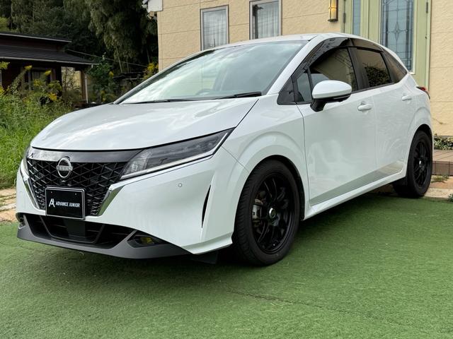 ノート Ｘ　純正ナビ　全周囲カメラ　フルセグ　ＥＴＣ　禁煙車　Ｂｌｕｅｔｏｏｔｈ　ＬＥＤヘッドライト　デジタルインナーミラー　エンケイアルミホイール　ドラレコ　スマートキー　ワンオーナー（5枚目）