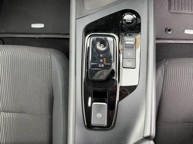 ノート Ｘ　純正ナビ　全周囲カメラ　フルセグ　ＥＴＣ　禁煙車　Ｂｌｕｅｔｏｏｔｈ　ＬＥＤヘッドライト　デジタルインナーミラー　エンケイアルミホイール　ドラレコ　スマートキー　ワンオーナー（17枚目）