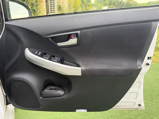 プリウス Sツーリングセレクション ワンオーナー モデリスタエアロ 禁煙車 フルセグナビ バックカメラ LEDヘッドライト オートライト スマートキー ETC ステアリングリモコン オートエアコン 電動格納ミラー パワーステアリング(17枚目)
