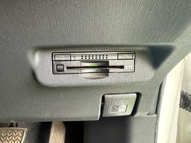 プリウス Sツーリングセレクション ワンオーナー モデリスタエアロ 禁煙車 フルセグナビ バックカメラ LEDヘッドライト オートライト スマートキー ETC ステアリングリモコン オートエアコン 電動格納ミラー パワーステアリング(20枚目)