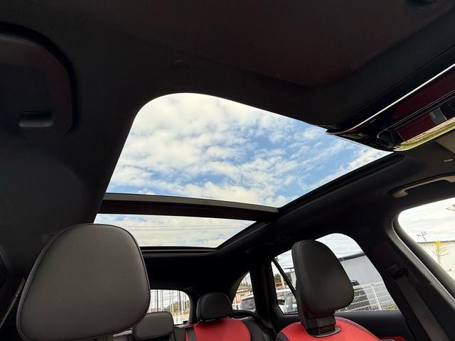 GLC GLC220d 4マチック ドライバーズパッケージ レザーエクスクルーシブPKG パノラミックスライディングルーフ ドライバーズPKG ワンオーナー 禁煙車 フルセグ シートヒーター BSM 全周囲カメラ アダプティブクルーズコントロール ETC(3枚目)