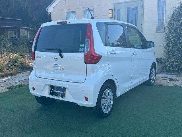 デイズ Ｘ　ストラーダナビ　フルセグ　全周囲カメラ　禁煙車　エマージェンシーブレーキ　アイドリングストップ　スマートキー＆プッシュスタート　ドライブレコーダー　オートエアコン　ステアリングリモコン　横滑防止装置（9枚目）