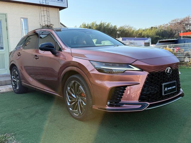 RX RX500h Fスポーツパフォーマンス ワンオーナー パノラマガラスルーフ マークレビンソン オレンジキャリパー ベンチレーション ステアリングヒター シートヒーター パノラミックビュー モデリスタアルミホイール フルセグ(5枚目)