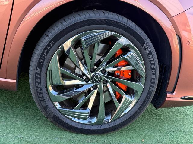 RX RX500h Fスポーツパフォーマンス ワンオーナー パノラマガラスルーフ マークレビンソン オレンジキャリパー ベンチレーション ステアリングヒター シートヒーター パノラミックビュー モデリスタアルミホイール フルセグ(10枚目)