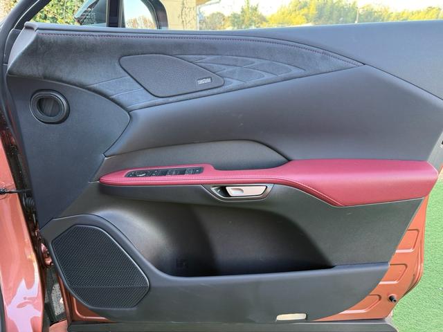 RX RX500h Fスポーツパフォーマンス ワンオーナー パノラマガラスルーフ マークレビンソン オレンジキャリパー ベンチレーション ステアリングヒター シートヒーター パノラミックビュー モデリスタアルミホイール フルセグ(20枚目)