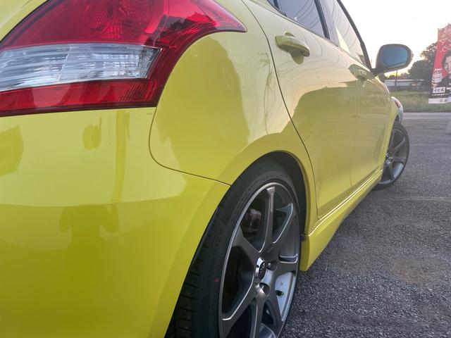 スイフトスポーツ ベースグレード BLITZダンバーZZ車高調・6MT・GReddyスポイラー・ナビ・ETC・ドライブレコーダー・社外ステアリング・プッシュスタート・リアウィング・カーボンボンネット・社外17アルミ・車検9年6月(13枚目)
