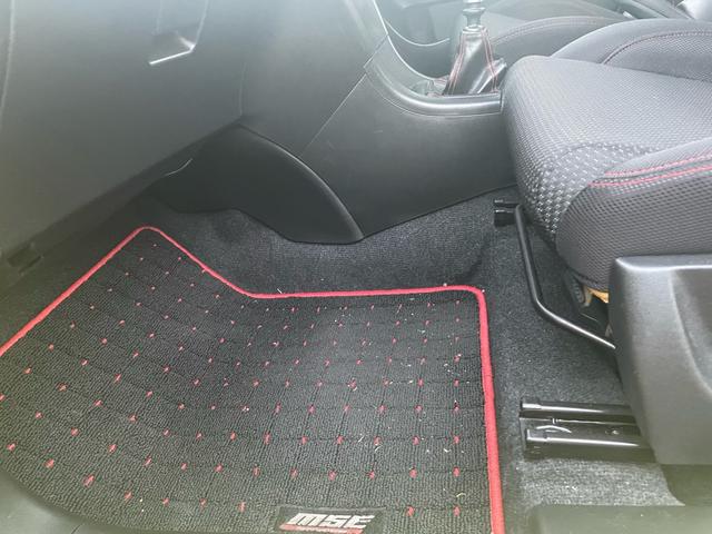 スイフトスポーツ ベースグレード BLITZダンバーZZ車高調・6MT・GReddyスポイラー・ナビ・ETC・ドライブレコーダー・社外ステアリング・プッシュスタート・リアウィング・カーボンボンネット・社外17アルミ・車検9年6月(20枚目)