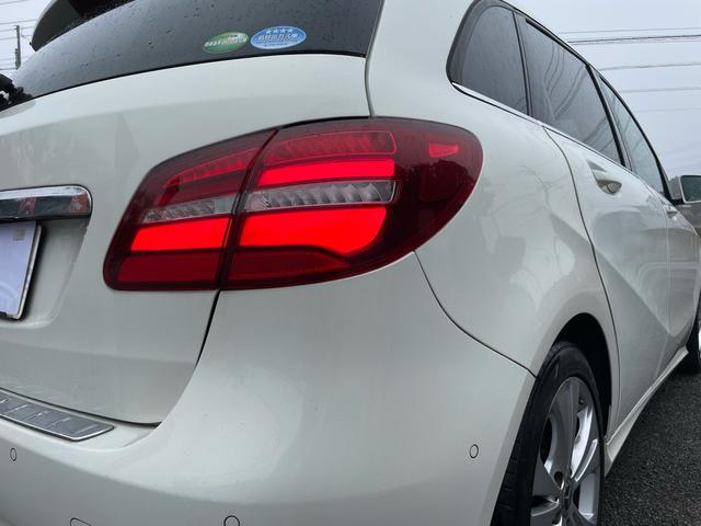 Bクラス B180 ワンオーナー・ディーラー整備車両・純正ナビ・TV・バックカメラ・Bluetooth・ETC・前後純正ドライブレコーダー・シートヒーター・運転席パワーシート・クルコン・ハーフレザーシート・(11枚目)
