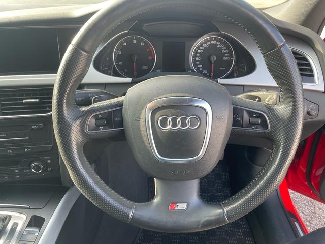 Ａ４アバント ２．０ＴＦＳＩクワトロ　パノラマサンルーフ・Ｓ－ＬＩＮＥハーフレザーシート・パワーシート・純正ナビ・フルセグＴＶ・ＥＴＣ・バックカメラ・パドルシフト・ドライブレコーダー・アクティブレーンアシスト・車検整備２年付（12枚目）