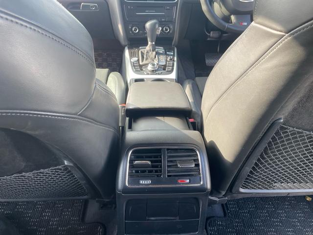 Ａ４アバント ２．０ＴＦＳＩクワトロ　パノラマサンルーフ・Ｓ－ＬＩＮＥハーフレザーシート・パワーシート・純正ナビ・フルセグＴＶ・ＥＴＣ・バックカメラ・パドルシフト・ドライブレコーダー・アクティブレーンアシスト・車検整備２年付（17枚目）