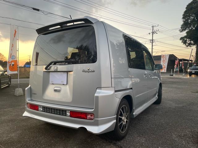 モビリオスパイク ＷタイプＬパッケージ　７スピードモード・ｍｏｄｕｌｏエアロ・ＥＴＣ・左パワースライドドア・ギャザーズウーファー・革調シートカバー・社外アルミ・キーレス・車検整備２年付（6枚目）