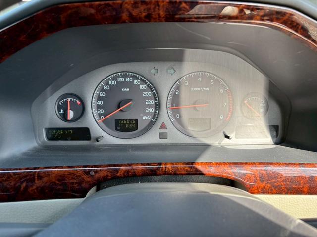 Ｖ７０ ベースグレード　ユーザー買取車／革シート／純正オーディオ／ＣＤ／ＥＴＣ車載器／フルフラット／純正１６インチＡＷ／シートヒーター／フロントフォグランプ／リアフォグランプ／スペアキー／車検令和８年７月（47枚目）