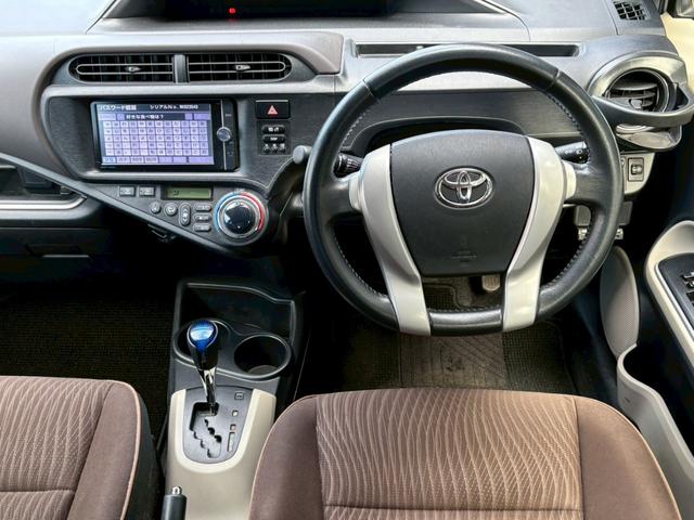 アクア Ｇ　中期型／ユーザー買取車／純正ＳＤナビ／ブルートゥース接続／バックカメラ／純正ドライブレコーダー／ＥＴＣ車載器／プッシュスタート／スマートキー／フルフラット／キーレスエントリー（45枚目）