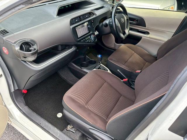 アクア Ｇ　中期型／ユーザー買取車／純正ＳＤナビ／ブルートゥース接続／バックカメラ／純正ドライブレコーダー／ＥＴＣ車載器／プッシュスタート／スマートキー／フルフラット／キーレスエントリー（60枚目）