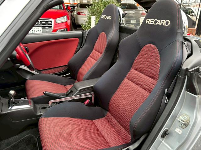 コペン ２ｎｄアニバーサリーエディション　ユーザー買取車／ケンウッド製ナビ／シートヒーター／純正ＲＥＣＡＲＯシート／純正ＭＯＭＯステアリング／キーレスエントリー／ＥＴＣ車載器／ＡＵＸ接続／フロントフォグランプ／純正１５インチアルミホイール（9枚目）