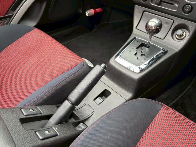 コペン ２ｎｄアニバーサリーエディション　ユーザー買取車／ケンウッド製ナビ／シートヒーター／純正ＲＥＣＡＲＯシート／純正ＭＯＭＯステアリング／キーレスエントリー／ＥＴＣ車載器／ＡＵＸ接続／フロントフォグランプ／純正１５インチアルミホイール（12枚目）