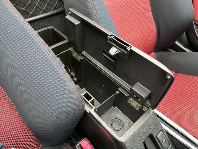 コペン ２ｎｄアニバーサリーエディション　ユーザー買取車／ケンウッド製ナビ／シートヒーター／純正ＲＥＣＡＲＯシート／純正ＭＯＭＯステアリング／キーレスエントリー／ＥＴＣ車載器／ＡＵＸ接続／フロントフォグランプ／純正１５インチアルミホイール（56枚目）