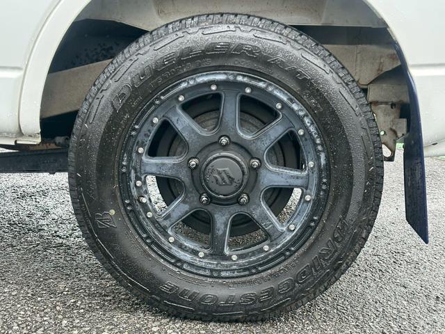 ジムニー XG ユーザー買取車/クラリオン製HDDナビ/ドライブレコーダー/ETC車載器/純正グリル有/純正16インチAW/ミュージックサーバー/CD/DVD/レベライザー/キーレスエントリー/スペアキー有(33枚目)