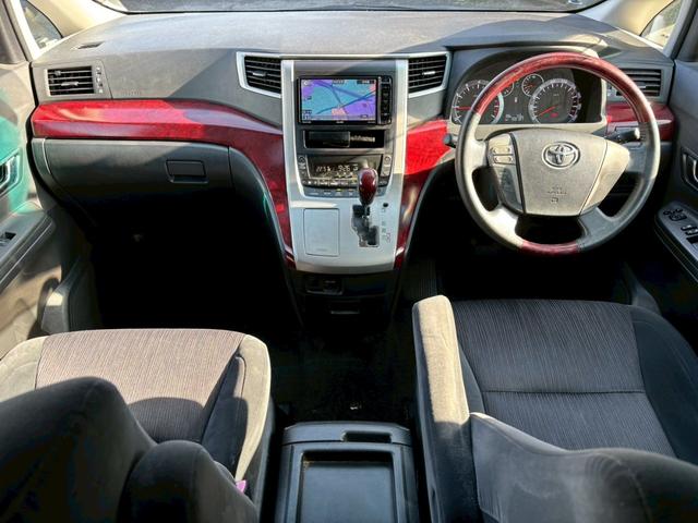 ヴェルファイア ２．４Ｚ　ユーザー買取車／後席モニター／障害物センサー／両側電動スライドドア／イクリプス製ナビ／ブルートゥース接続／バックカメラ／ＥＴＣ車載器／プッシュスタート／スマートキー／ＨＩＤヘッドライト／３列目シート（8枚目）