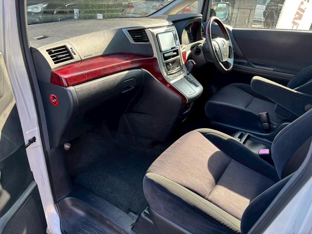 ヴェルファイア ２．４Ｚ　ユーザー買取車／後席モニター／障害物センサー／両側電動スライドドア／イクリプス製ナビ／ブルートゥース接続／バックカメラ／ＥＴＣ車載器／プッシュスタート／スマートキー／ＨＩＤヘッドライト／３列目シート（67枚目）