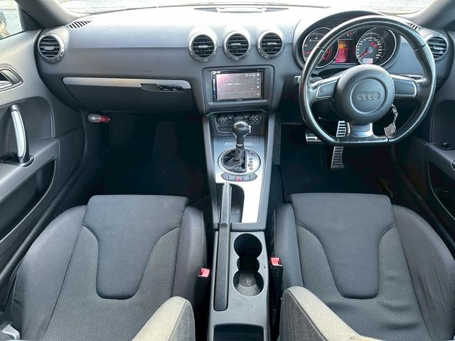 TTクーペ 2.0TFSI ユーザー買取車/カロッツェリア製ディスプレイオーディオ/可動式リアウィング/ETC車載器/リアフォグランプ/パドルシフト/キーレスエントリー/REGNO装着/純正17インチアルミホイール/フルフラット(7枚目)