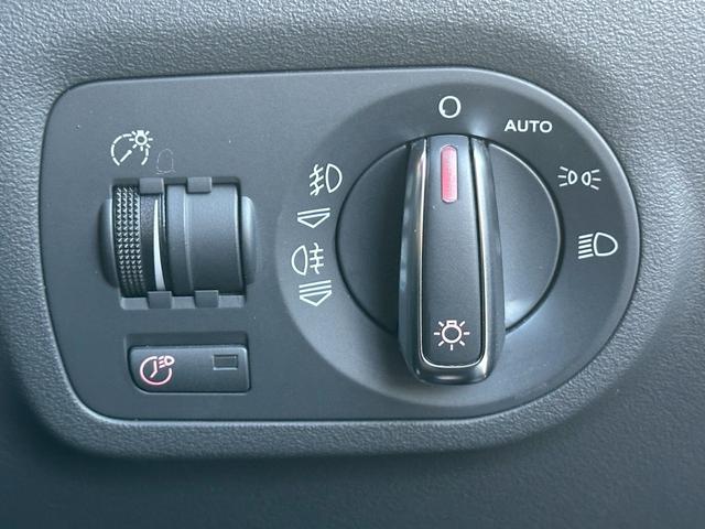 TTクーペ 2.0TFSI ユーザー買取車/カロッツェリア製ディスプレイオーディオ/可動式リアウィング/ETC車載器/リアフォグランプ/パドルシフト/キーレスエントリー/REGNO装着/純正17インチアルミホイール/フルフラット(12枚目)