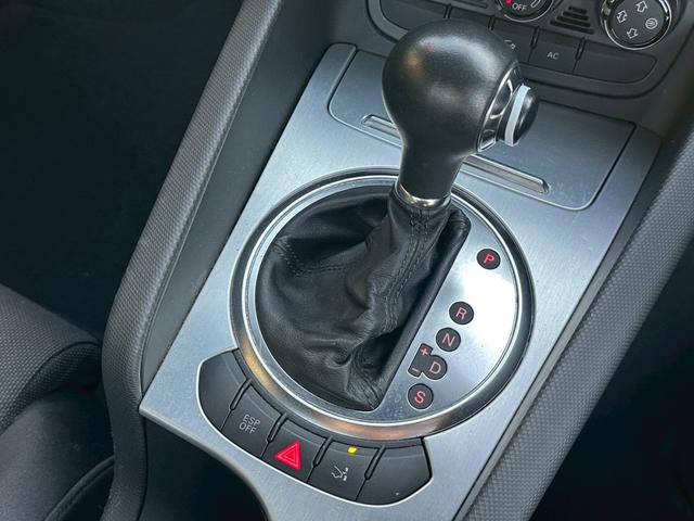 TTクーペ 2.0TFSI ユーザー買取車/カロッツェリア製ディスプレイオーディオ/可動式リアウィング/ETC車載器/リアフォグランプ/パドルシフト/キーレスエントリー/REGNO装着/純正17インチアルミホイール/フルフラット(14枚目)