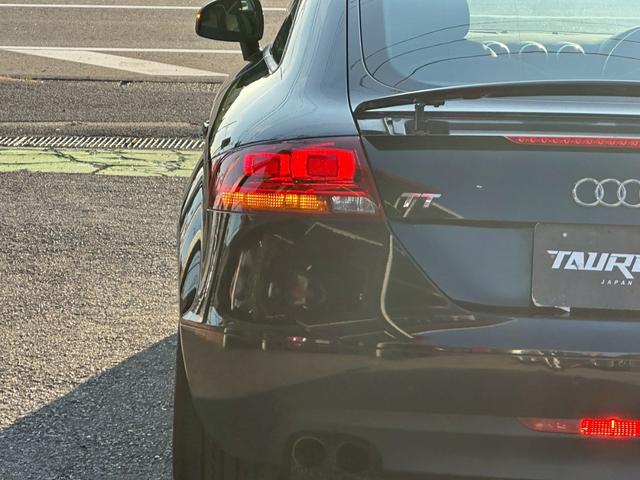 TTクーペ 2.0TFSI ユーザー買取車/カロッツェリア製ディスプレイオーディオ/可動式リアウィング/ETC車載器/リアフォグランプ/パドルシフト/キーレスエントリー/REGNO装着/純正17インチアルミホイール/フルフラット(45枚目)