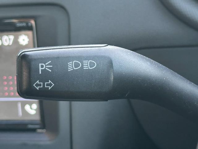 TTクーペ 2.0TFSI ユーザー買取車/カロッツェリア製ディスプレイオーディオ/可動式リアウィング/ETC車載器/リアフォグランプ/パドルシフト/キーレスエントリー/REGNO装着/純正17インチアルミホイール/フルフラット(52枚目)