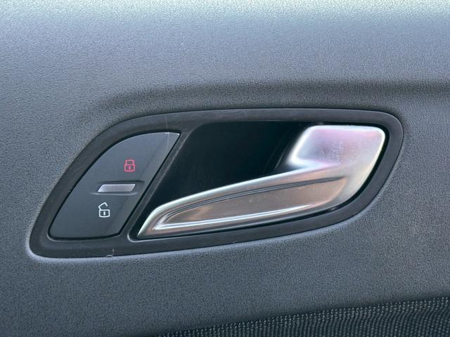 TTクーペ 2.0TFSI ユーザー買取車/カロッツェリア製ディスプレイオーディオ/可動式リアウィング/ETC車載器/リアフォグランプ/パドルシフト/キーレスエントリー/REGNO装着/純正17インチアルミホイール/フルフラット(60枚目)