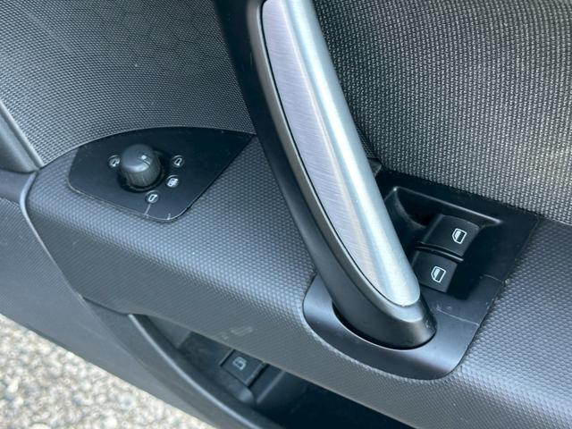 TTクーペ 2.0TFSI ユーザー買取車/カロッツェリア製ディスプレイオーディオ/可動式リアウィング/ETC車載器/リアフォグランプ/パドルシフト/キーレスエントリー/REGNO装着/純正17インチアルミホイール/フルフラット(61枚目)