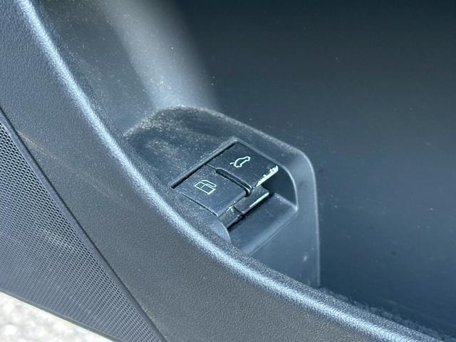 TTクーペ 2.0TFSI ユーザー買取車/カロッツェリア製ディスプレイオーディオ/可動式リアウィング/ETC車載器/リアフォグランプ/パドルシフト/キーレスエントリー/REGNO装着/純正17インチアルミホイール/フルフラット(62枚目)