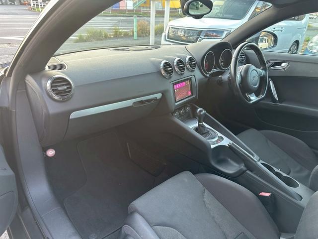TTクーペ 2.0TFSI ユーザー買取車/カロッツェリア製ディスプレイオーディオ/可動式リアウィング/ETC車載器/リアフォグランプ/パドルシフト/キーレスエントリー/REGNO装着/純正17インチアルミホイール/フルフラット(64枚目)