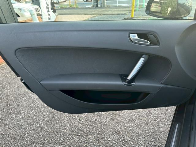 TTクーペ 2.0TFSI ユーザー買取車/カロッツェリア製ディスプレイオーディオ/可動式リアウィング/ETC車載器/リアフォグランプ/パドルシフト/キーレスエントリー/REGNO装着/純正17インチアルミホイール/フルフラット(69枚目)