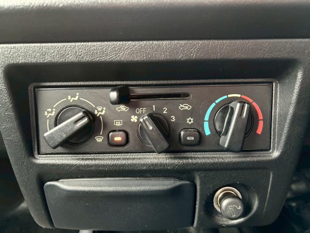 パジェロミニ アニバーサリーリミテッド ユーザー買取車/カロッツェリア製HDDナビ/キーレスエントリー/電動格納ミラー/CD/DVD/フロントフォグランプ/純正15インチAW/ドアバイザー(11枚目)