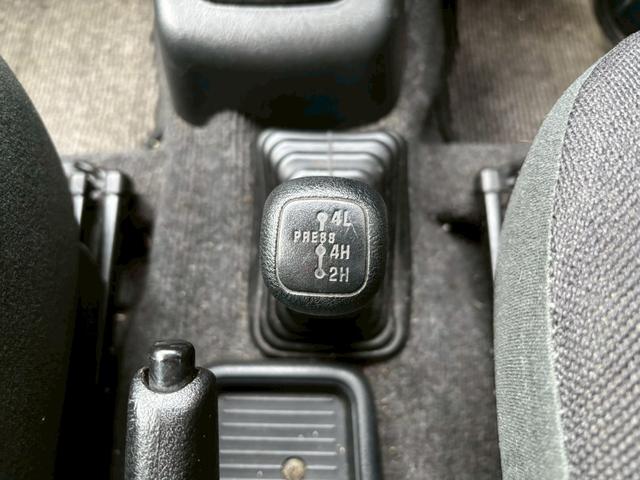 パジェロミニ アニバーサリーリミテッド ユーザー買取車/カロッツェリア製HDDナビ/キーレスエントリー/電動格納ミラー/CD/DVD/フロントフォグランプ/純正15インチAW/ドアバイザー(12枚目)