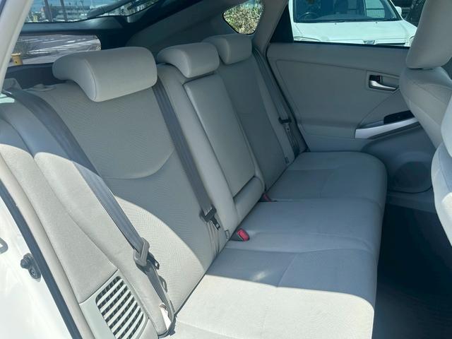 プリウス S ユーザー買取車/後期型/ラルグスタワーバー/純正ナビ/ブルートゥース接続/ワンセグ視聴/ドライブレコーダー/HIDヘッドライト/フルフラット/ETC車載器/プッシュスタート/スマートキー/キーレス(9枚目)
