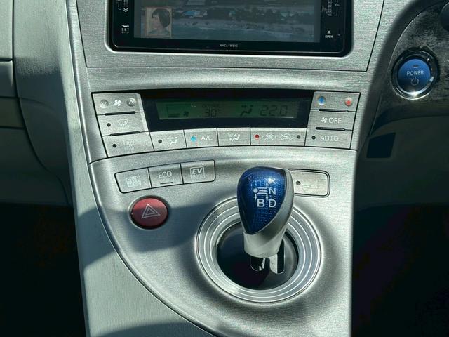 プリウス S ユーザー買取車/後期型/ラルグスタワーバー/純正ナビ/ブルートゥース接続/ワンセグ視聴/ドライブレコーダー/HIDヘッドライト/フルフラット/ETC車載器/プッシュスタート/スマートキー/キーレス(52枚目)