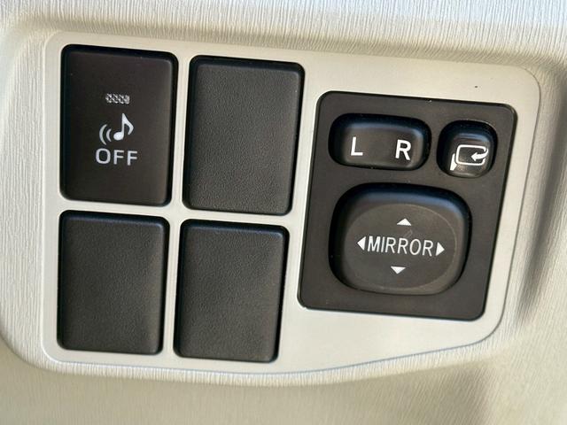 プリウス S ユーザー買取車/後期型/ラルグスタワーバー/純正ナビ/ブルートゥース接続/ワンセグ視聴/ドライブレコーダー/HIDヘッドライト/フルフラット/ETC車載器/プッシュスタート/スマートキー/キーレス(53枚目)