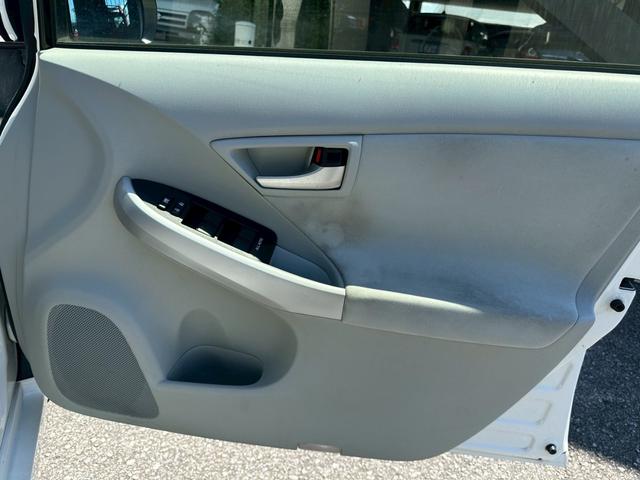 プリウス S ユーザー買取車/後期型/ラルグスタワーバー/純正ナビ/ブルートゥース接続/ワンセグ視聴/ドライブレコーダー/HIDヘッドライト/フルフラット/ETC車載器/プッシュスタート/スマートキー/キーレス(57枚目)