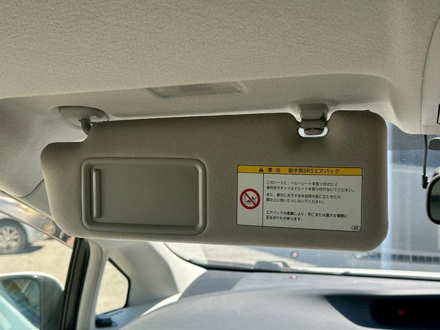 プリウス S ユーザー買取車/後期型/ラルグスタワーバー/純正ナビ/ブルートゥース接続/ワンセグ視聴/ドライブレコーダー/HIDヘッドライト/フルフラット/ETC車載器/プッシュスタート/スマートキー/キーレス(60枚目)