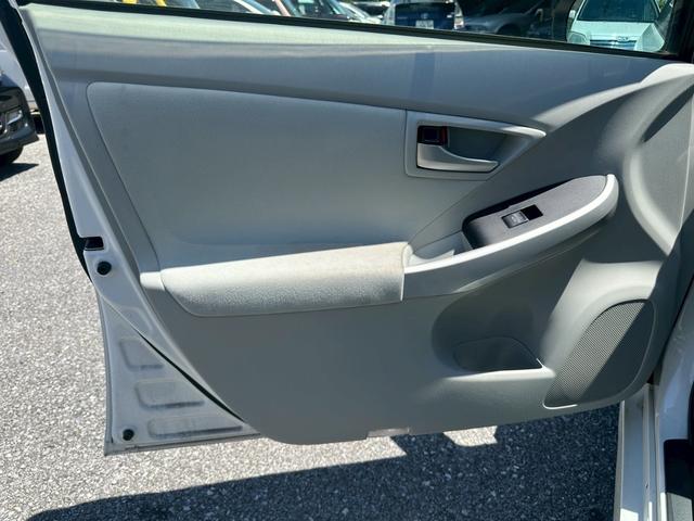 プリウス S ユーザー買取車/後期型/ラルグスタワーバー/純正ナビ/ブルートゥース接続/ワンセグ視聴/ドライブレコーダー/HIDヘッドライト/フルフラット/ETC車載器/プッシュスタート/スマートキー/キーレス(61枚目)