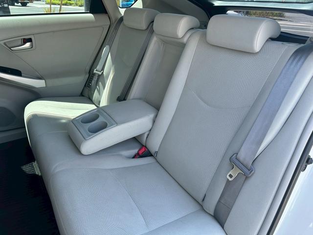 プリウス S ユーザー買取車/後期型/ラルグスタワーバー/純正ナビ/ブルートゥース接続/ワンセグ視聴/ドライブレコーダー/HIDヘッドライト/フルフラット/ETC車載器/プッシュスタート/スマートキー/キーレス(62枚目)