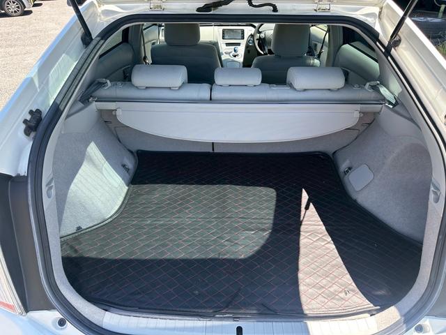 プリウス S ユーザー買取車/後期型/ラルグスタワーバー/純正ナビ/ブルートゥース接続/ワンセグ視聴/ドライブレコーダー/HIDヘッドライト/フルフラット/ETC車載器/プッシュスタート/スマートキー/キーレス(64枚目)
